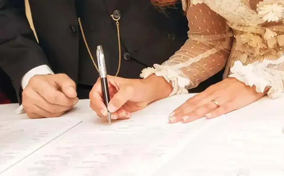 مواجهه سازنده با شروط ضمن عقد چگونه است؟